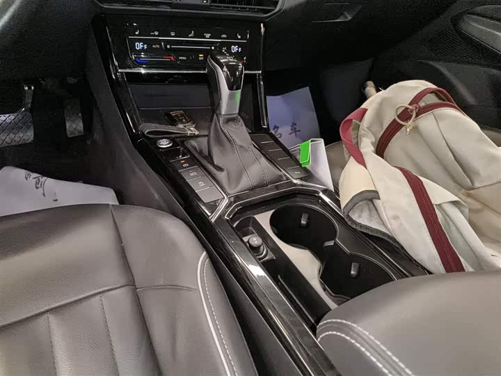 Фото 14 - Volkswagen Passat