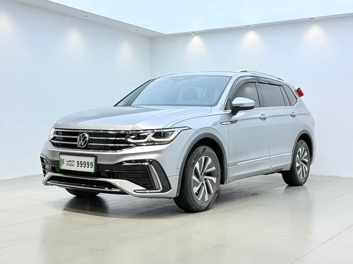 Фото 1 - Volkswagen Tiguan L Hybrid