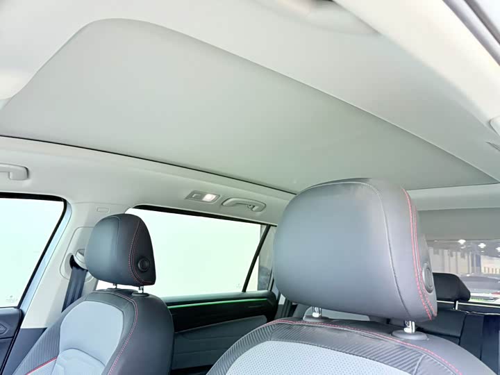 Фото 12 - Volkswagen Tiguan L Hybrid