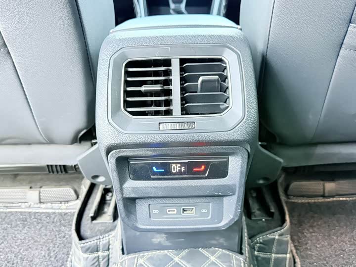 Фото 13 - Volkswagen Tiguan L Hybrid