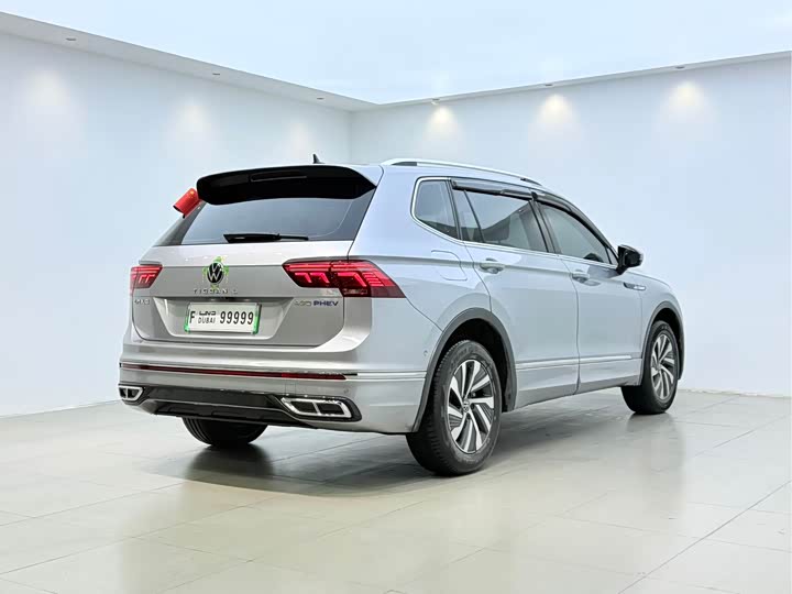 Фото 17 - Volkswagen Tiguan L Hybrid