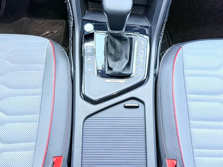 Фото 8 - Volkswagen Tiguan L Hybrid