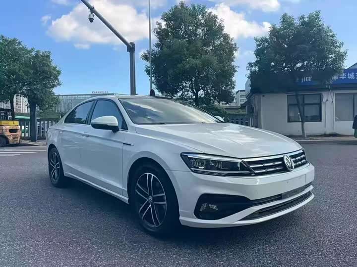 Фото 1 - Volkswagen Lamando L