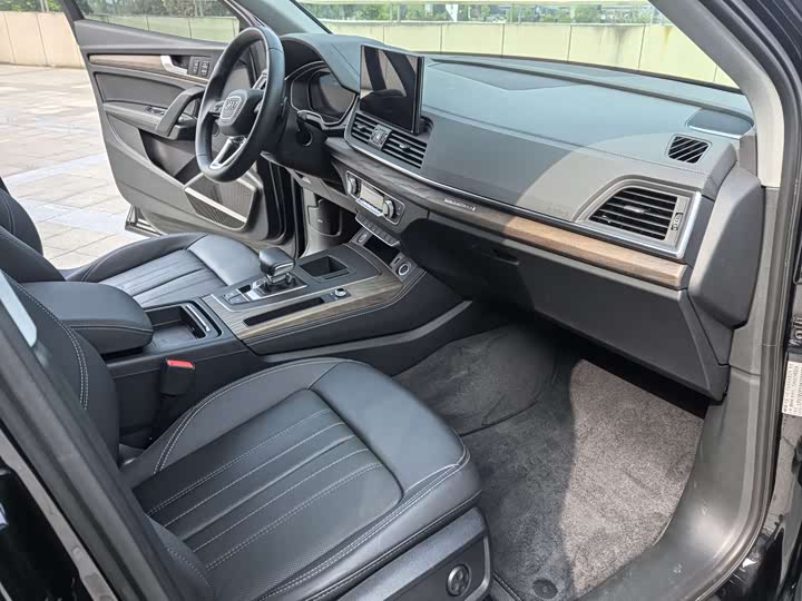 Фото 11 - Audi Q5L