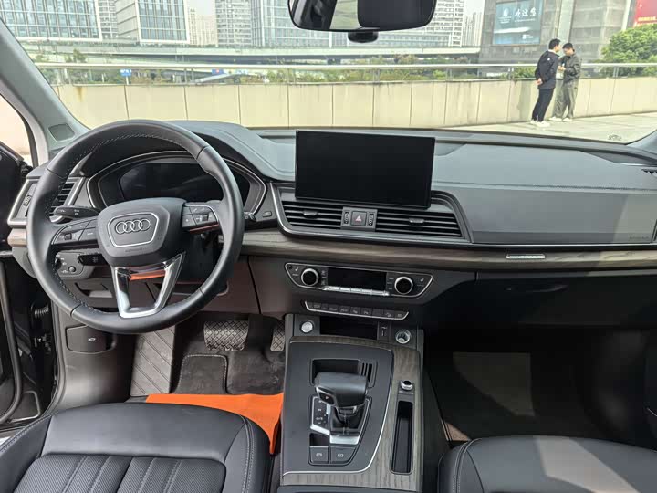 Фото 12 - Audi Q5L