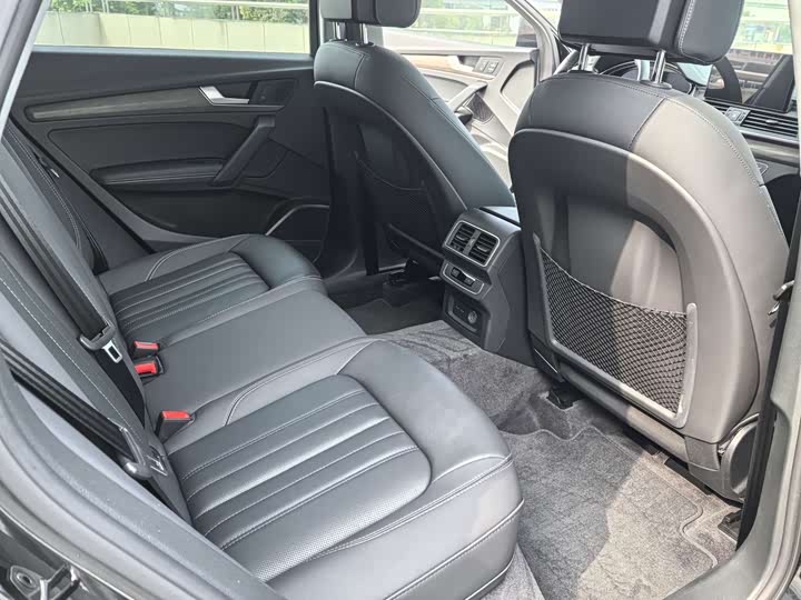 Фото 13 - Audi Q5L