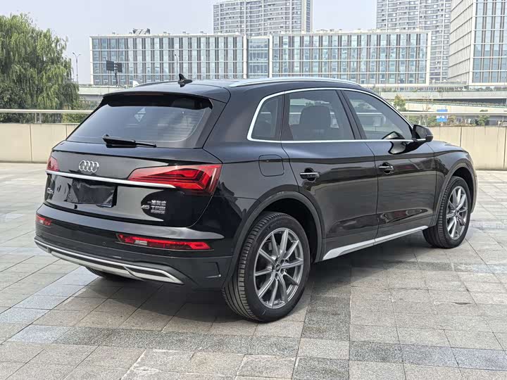 Фото 5 - Audi Q5L