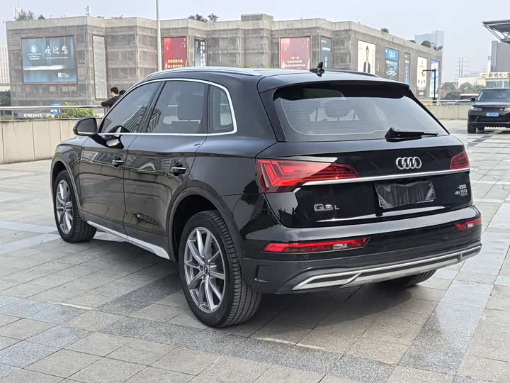 Фото 7 - Audi Q5L