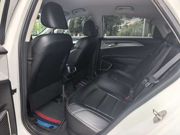 Фото 13 - Geely Geometry A