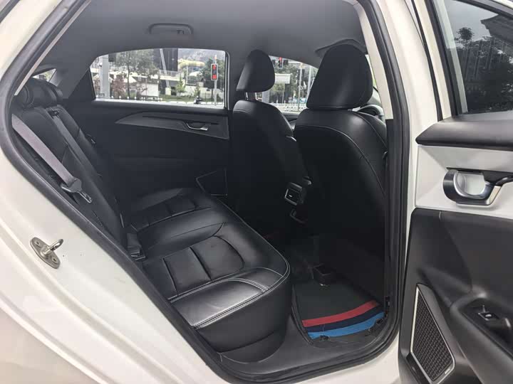 Фото 14 - Geely Geometry A