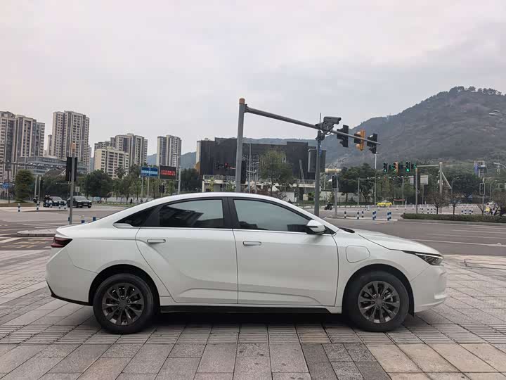 Фото 8 - Geely Geometry A