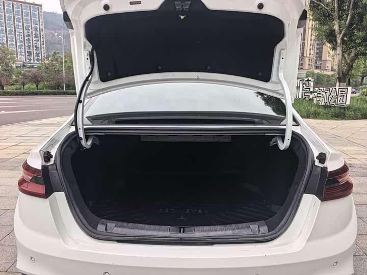 Фото 9 - Geely Geometry A