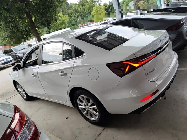 Фото 5 - Roewe i5