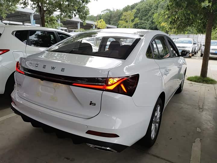 Фото 7 - Roewe i5