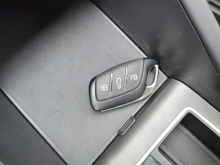 Фото 9 - Roewe i5