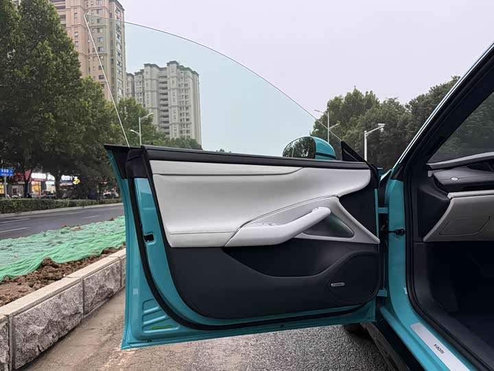 Фото 10 - Xiaomi SU7