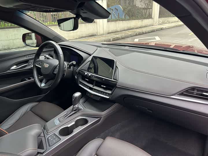 Фото 18 - Cadillac CT4