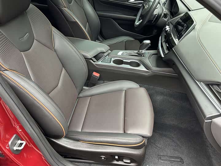 Фото 21 - Cadillac CT4