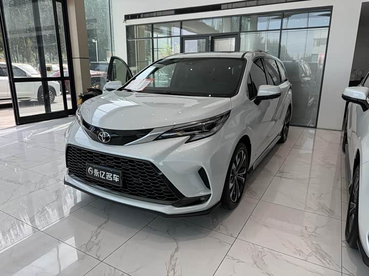 Фото 4 - Toyota Granvia