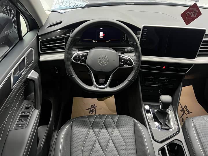 Фото 10 - Volkswagen Tiguan L Pro