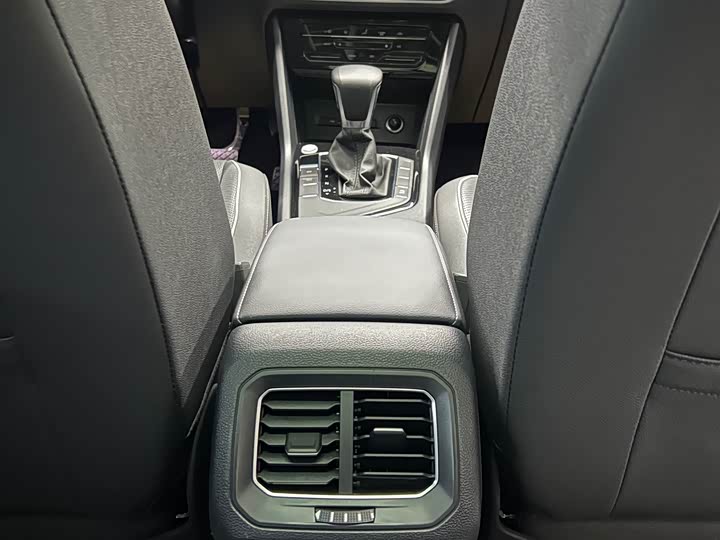 Фото 11 - Volkswagen Tiguan L Pro