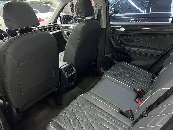 Фото 14 - Volkswagen Tiguan L Pro