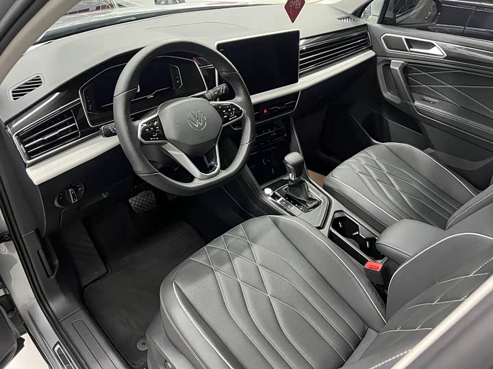 Фото 16 - Volkswagen Tiguan L Pro