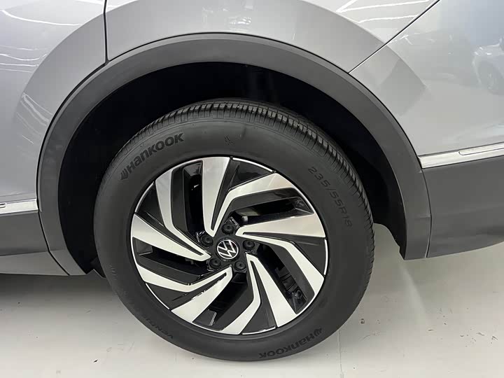 Фото 19 - Volkswagen Tiguan L Pro