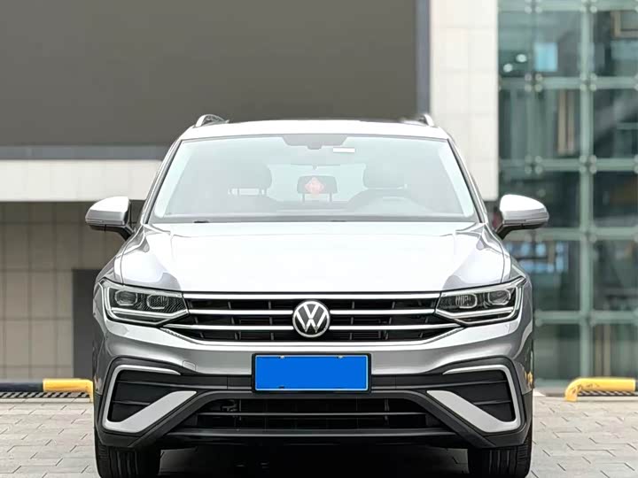 Фото 2 - Volkswagen Tiguan L Pro