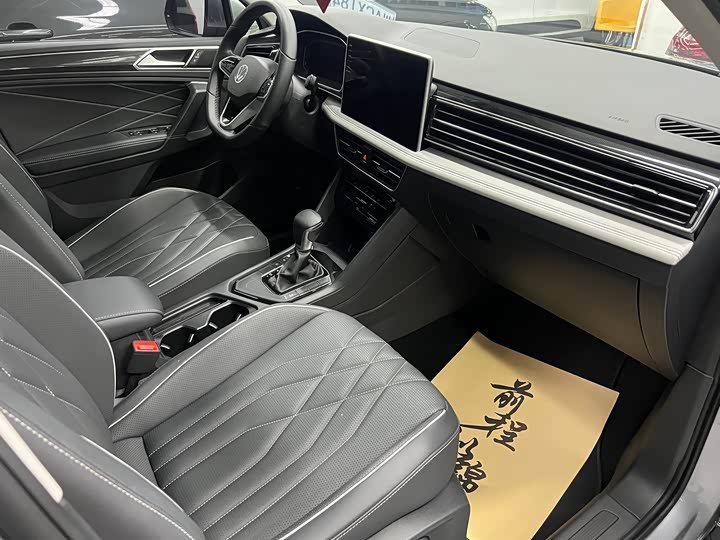 Фото 4 - Volkswagen Tiguan L Pro