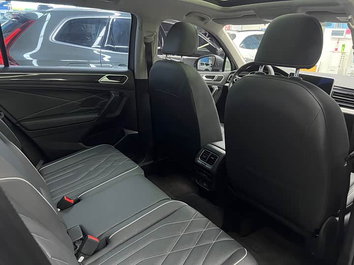 Фото 6 - Volkswagen Tiguan L Pro