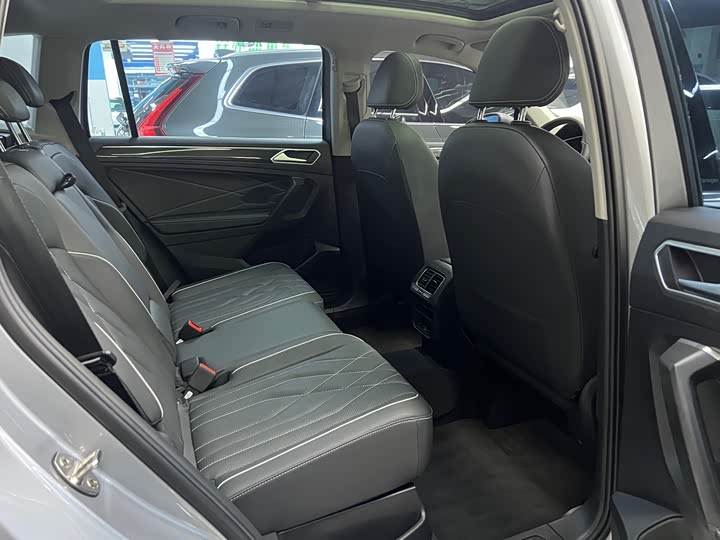 Фото 7 - Volkswagen Tiguan L Pro