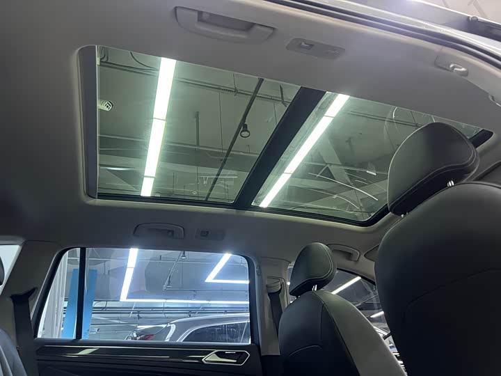 Фото 8 - Volkswagen Tiguan L Pro