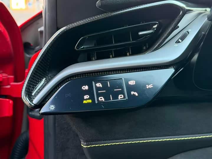 Фото 18 - Ferrari SF90