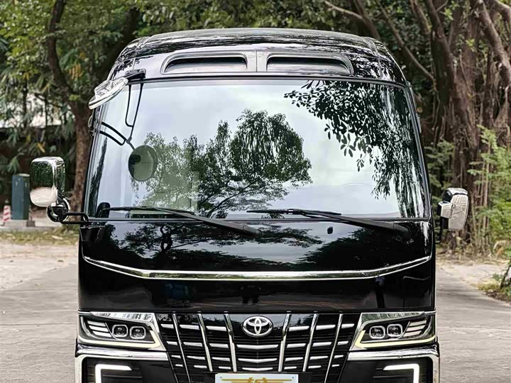 Фото 2 - Toyota Coaster