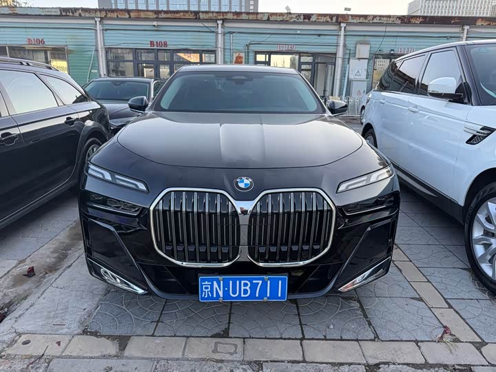 Фото 2 - BMW 7 Series