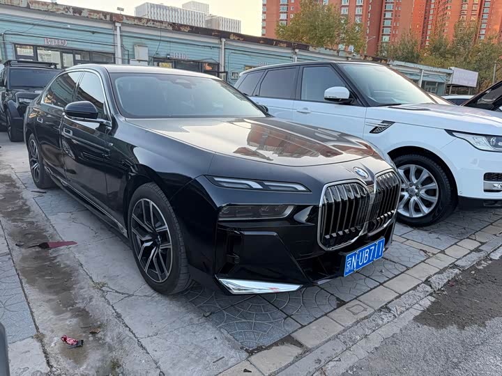 Фото 3 - BMW 7 Series