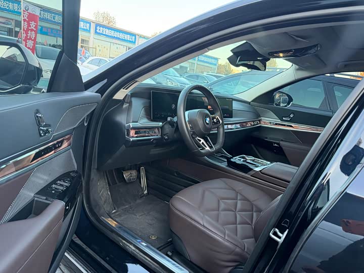 Фото 4 - BMW 7 Series