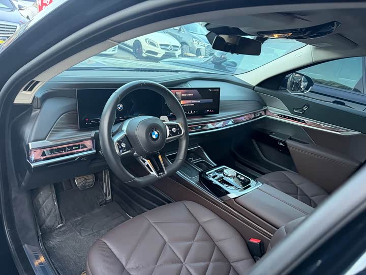 Фото 5 - BMW 7 Series