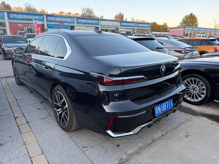 Фото 9 - BMW 7 Series