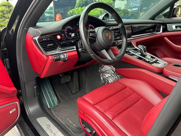 Фото 2 - Porsche Panamera