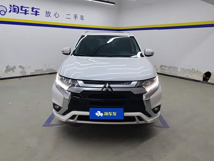 Фото 2 - Mitsubishi Outlander