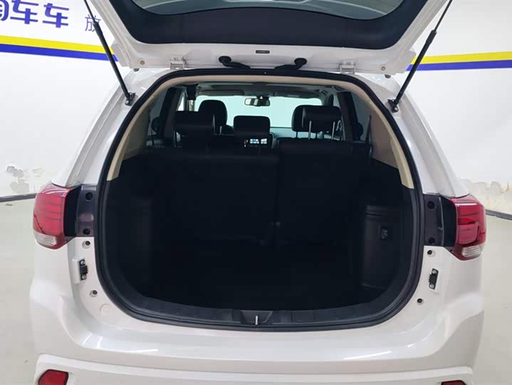 Фото 4 - Mitsubishi Outlander