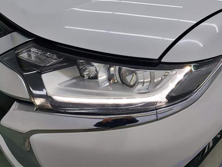 Фото 5 - Mitsubishi Outlander