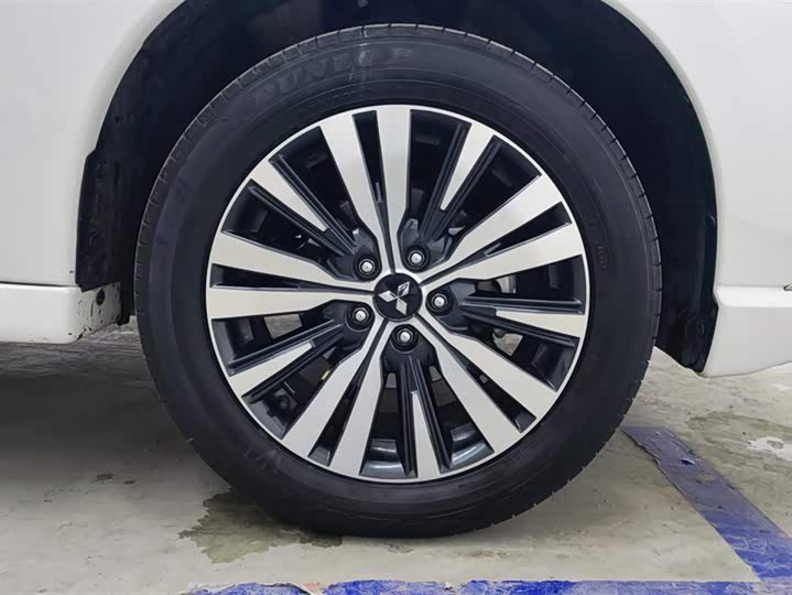 Фото 6 - Mitsubishi Outlander