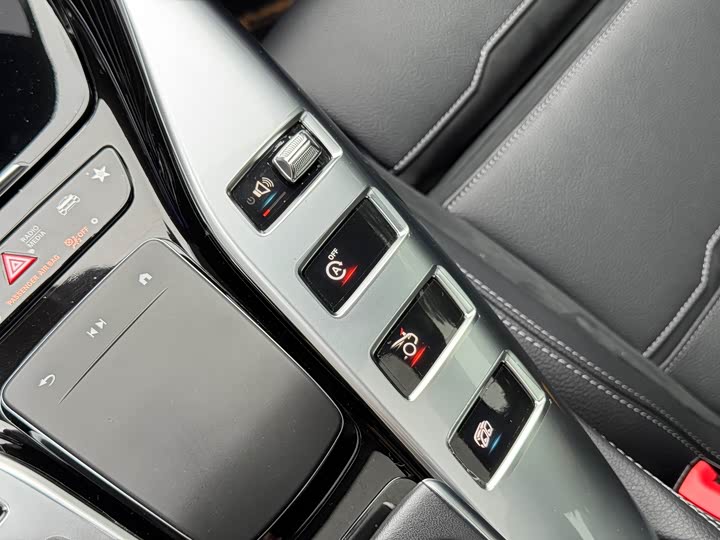 Фото 8 - Mercedes-Benz AMG GT