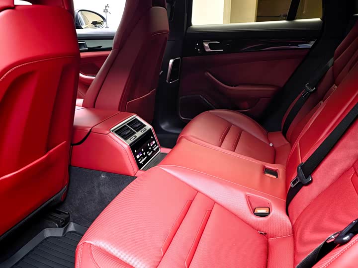 Фото 13 - Porsche Panamera