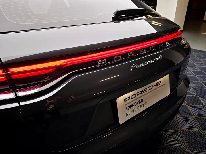 Фото 14 - Porsche Panamera