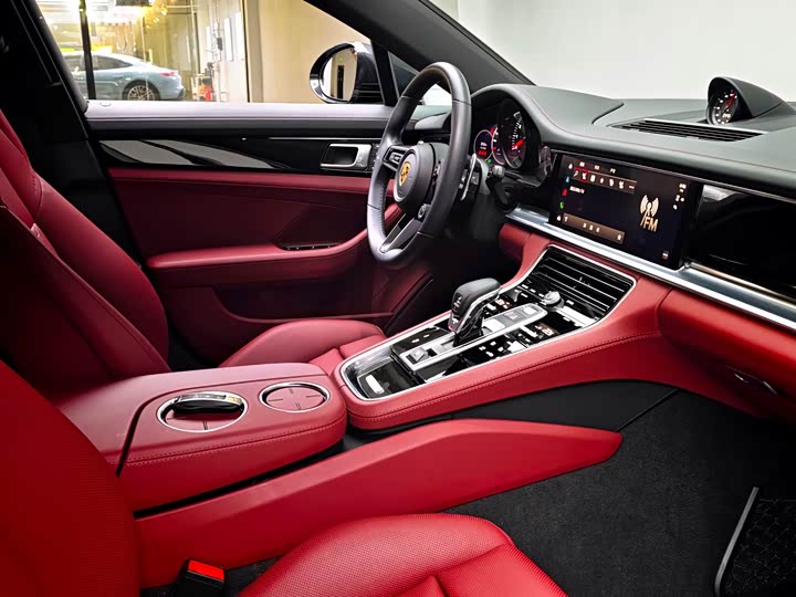 Фото 16 - Porsche Panamera