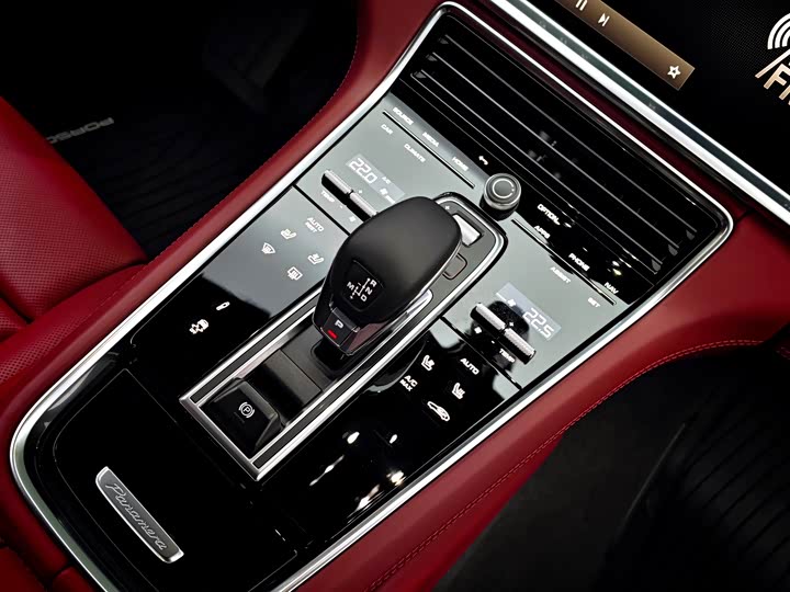 Фото 17 - Porsche Panamera